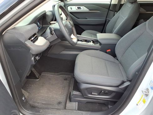 Used 2025 Ford Explorer Active image 5