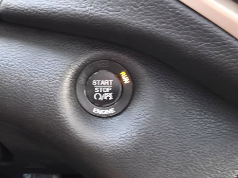 Used 2016 Jeep Cherokee Limited image 29