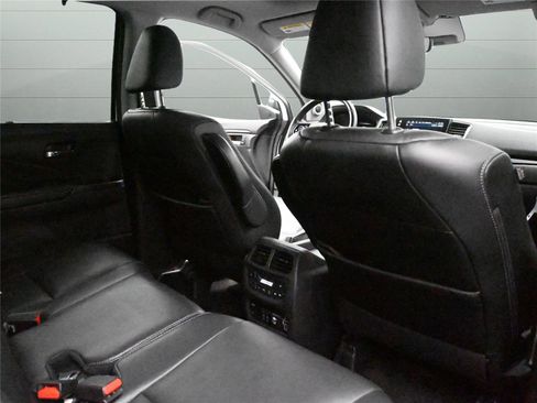 Used 2024 Cadillac XT4 Sport image 14