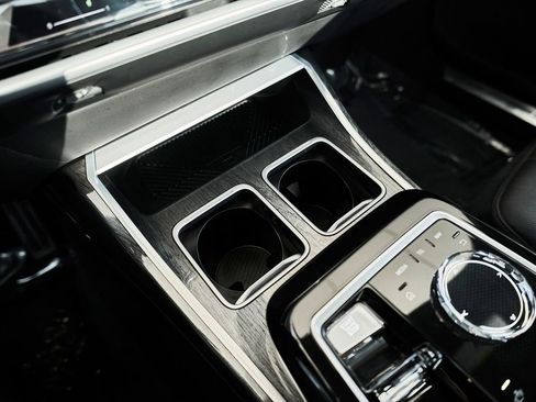 Used 2024 BMW 740i w/ Premium Package RWD image 40