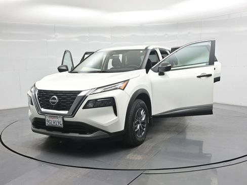 Used 2023 Nissan Rogue S image 31