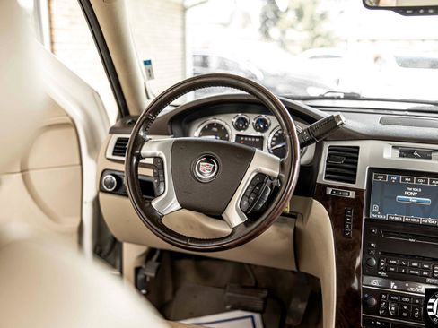 Used 2010 Cadillac Escalade EXT Luxury image 34