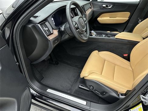 Certified 2023 Volvo XC60 B6 Ultimate w/ Climate Package image 11