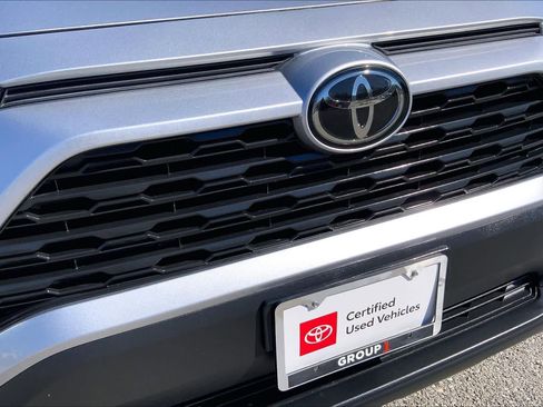 Certified 2021 Toyota RAV4 LE w/ Carpet Mat Package (TMS) image 28