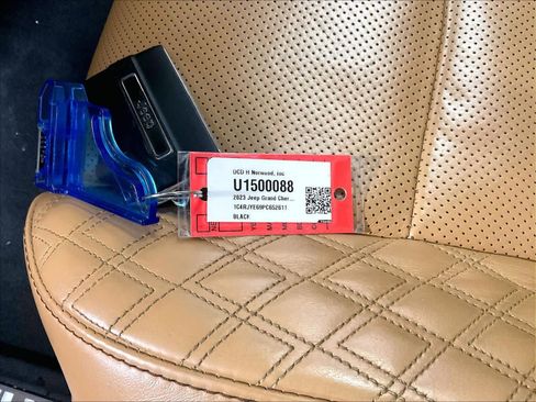 Used 2023 Jeep Grand Cherokee Summit image 32