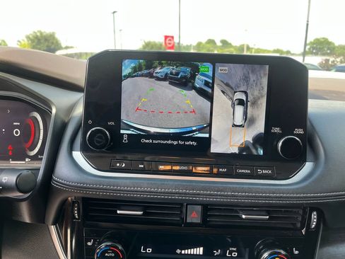 Certified 2023 Nissan Rogue Platinum AWD/4WD image 17