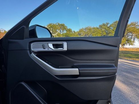 Used 2022 Ford Explorer Limited w/ Equipment Group 301A image 13