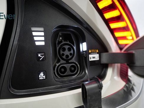 Used 2024 Kia EV6 Wind image 24