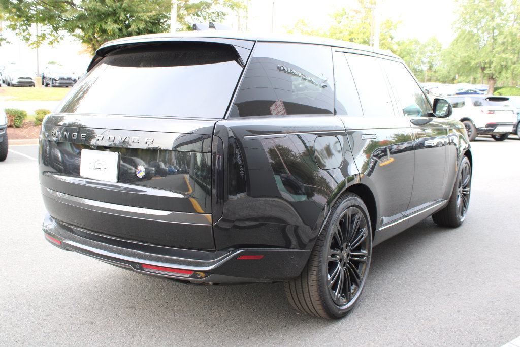 New 2027 Land Rover Range Rover SE AWD/4WD image 3