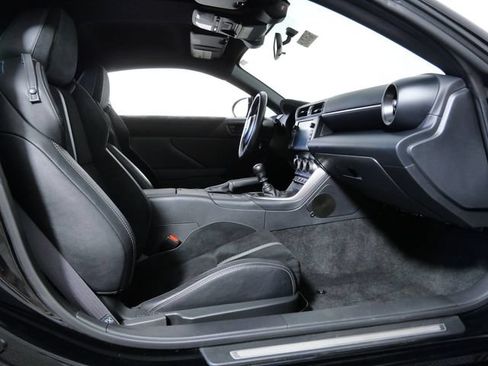 Used 2024 Toyota GR86 Premium RWD image 10