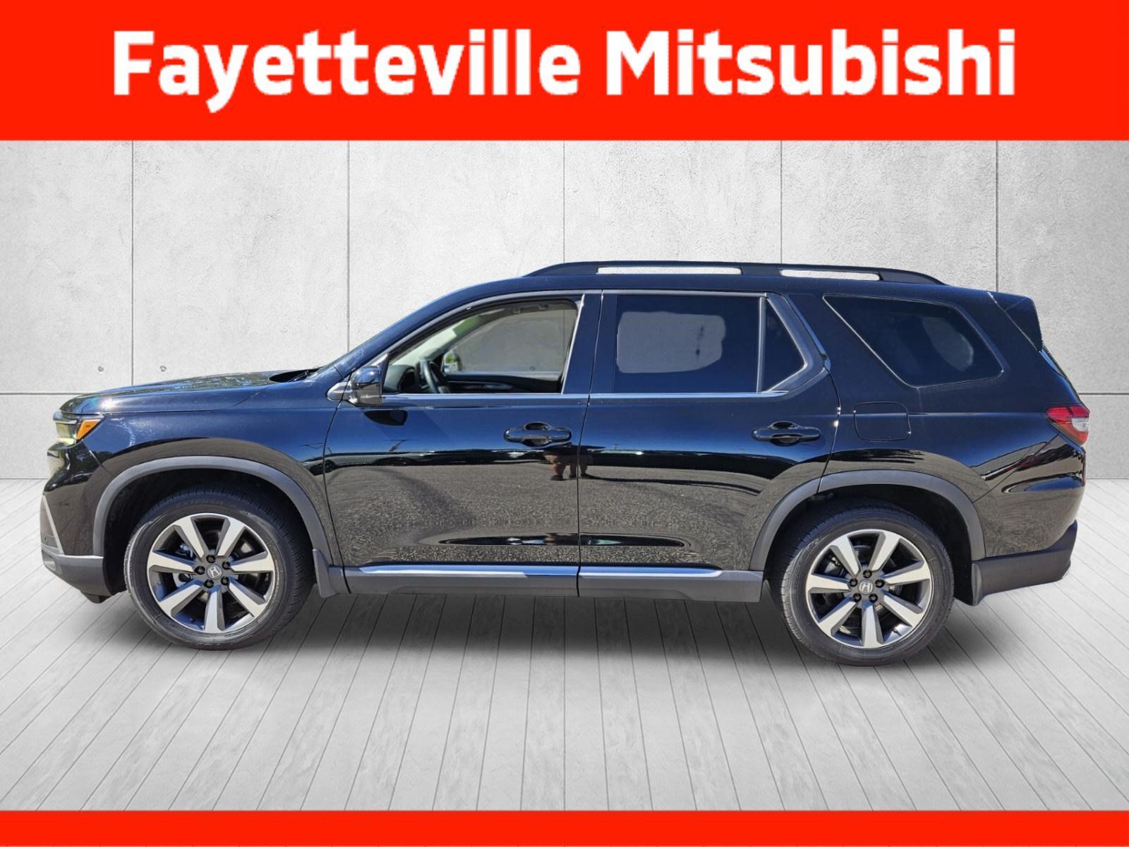 Used 2024 Honda Pilot Touring image 4