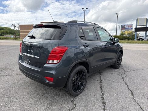 Used 2022 Chevrolet Trax LT w/ Premium Seat Package AWD/4WD image 6