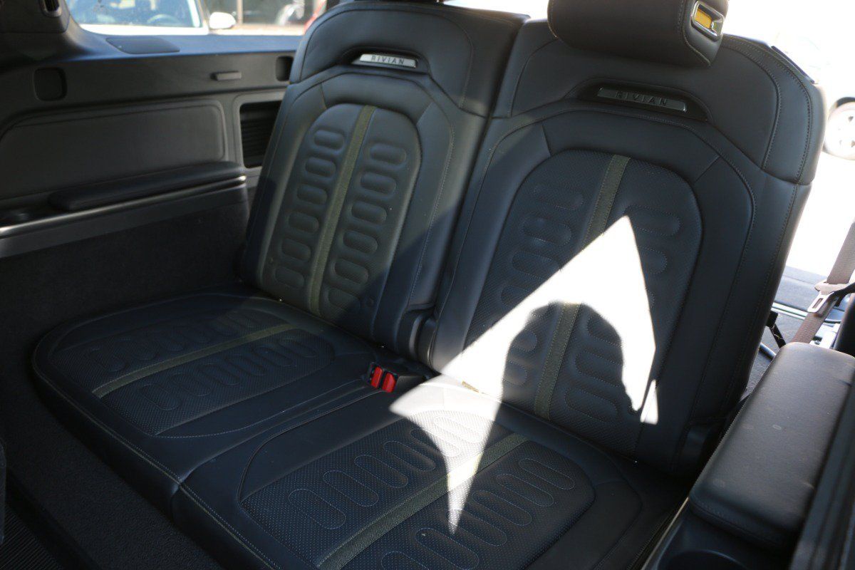 Used 2025 Rivian R1S Adventure Dual AWD/4WD image 27