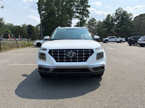 Used 2024 Hyundai Venue SEL FWD image 3