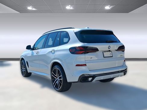 Used 2026 BMW X5 sDrive40i w/ M Sport Package image 3