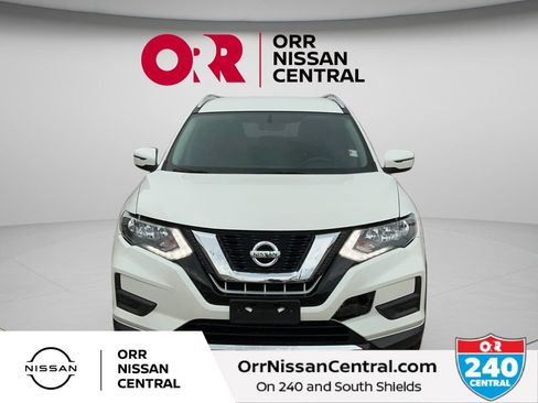 Used 2017 Nissan Rogue SV FWD image 2