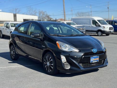 Used 2016 Toyota Prius C Two image 3