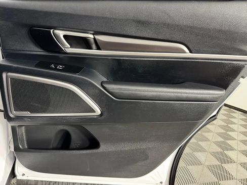 Used 2024 Kia Telluride LX image 43