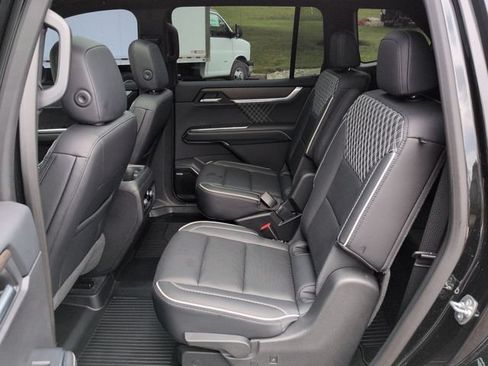 Used 2025 GMC Acadia Denali AWD/4WD image 28