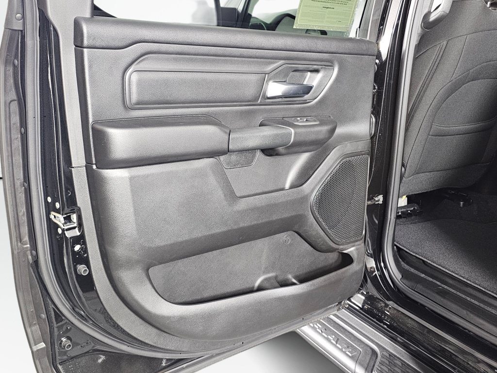 New 2026 RAM 1500 Express AWD/4WD image 32