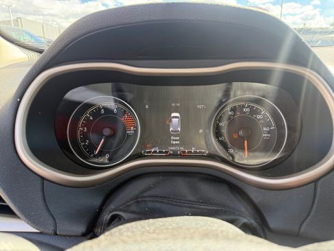 Used 2016 Jeep Cherokee Limited AWD/4WD image 10