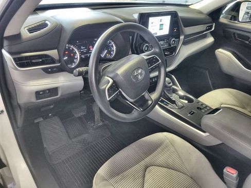 Used 2023 Toyota Highlander L FWD image 14
