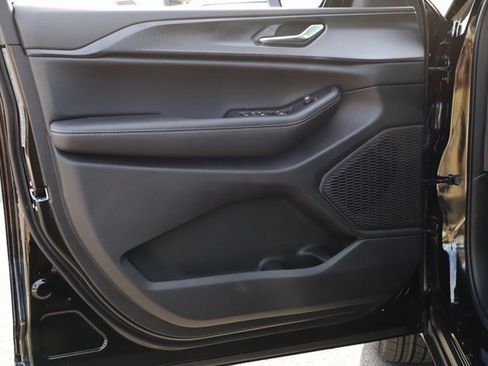 New 2025 Jeep Grand Cherokee L Laredo image 14