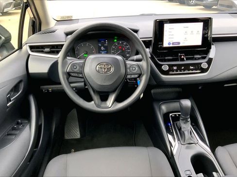 Used 2023 Toyota Corolla LE image 5