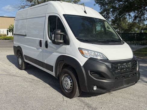Used 2025 RAM ProMaster 2500 w/ Safety Group FWD image 3
