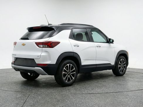 Used 2025 Chevrolet TrailBlazer LT image 9