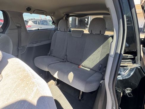 Used 2017 Toyota Sienna LE FWD image 16