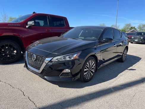Used 2022 Nissan Altima 2.5 SV w/ SV Premium Package AWD/4WD image 2