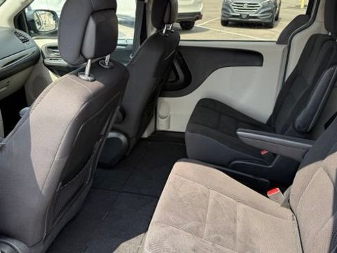 Used 2018 Dodge Grand Caravan SE w/ UConnect Hands-Free Group FWD image 24