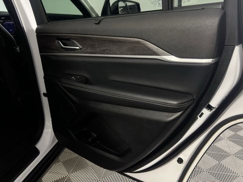 Certified 2024 Jeep Grand Cherokee L Limited w/ Luxury Tech Group II image 28