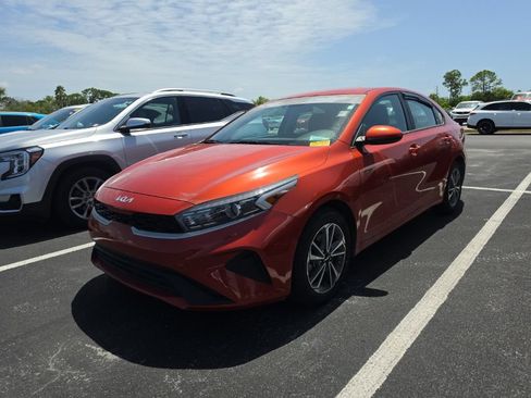 Certified 2023 Kia Forte LXS FWD image 5