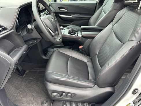 Used 2025 Toyota Sienna XSE w/ XSE Plus Package FWD image 14