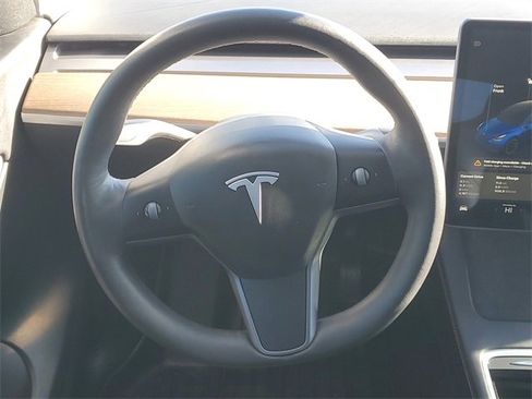 Used 2021 Tesla Model Y Long Range image 14