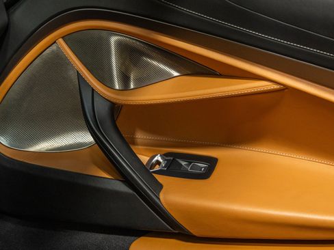 Used 2020 McLaren 720S Spider image 50