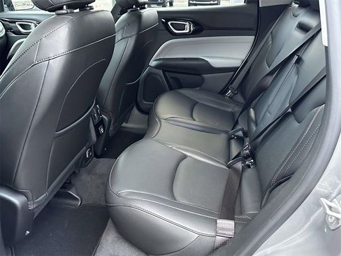 Used 2022 Jeep Compass Limited image 12