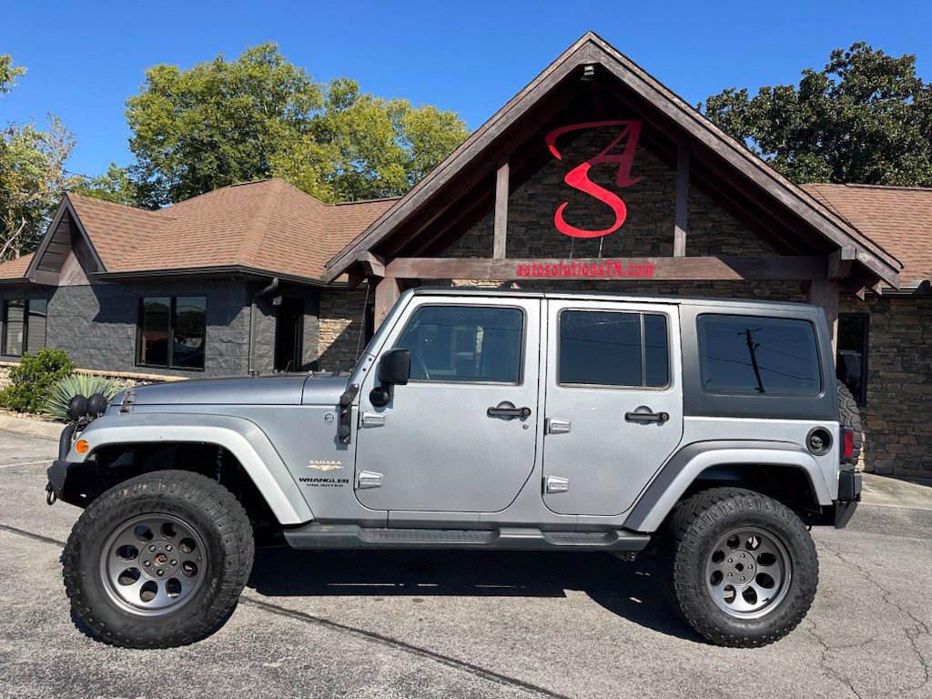 Used 2014 Jeep Wrangler Unlimited Sahara w/ Connectivity Group AWD/4WD image 2