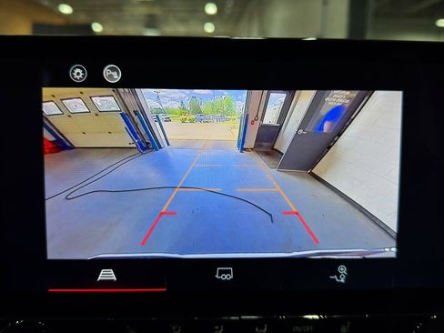 New 2025 GMC Canyon Elevation w/ Convenience Package image 30