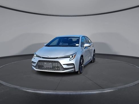 Used 2023 Toyota Corolla SE image 3