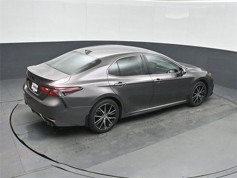 Used 2024 Toyota Camry SE image 31