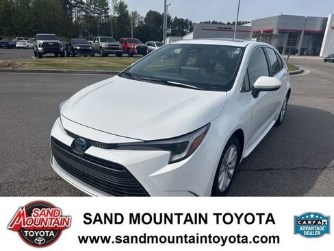 Used 2025 Toyota Corolla XLE image 7