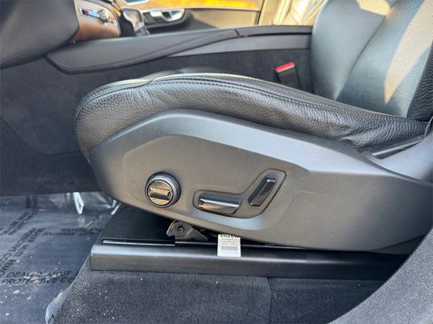 Certified 2022 Volvo XC90 T6 Momentum w/ Advanced Package image 27