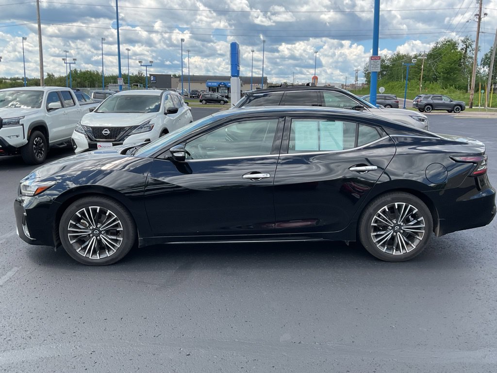 Used 2023 Nissan Maxima SV w/ Floor Mat Group FWD image 8