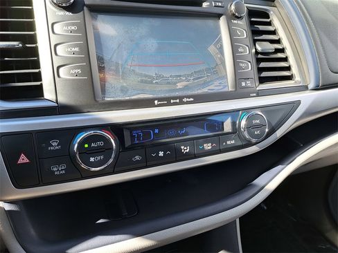Used 2019 Toyota Highlander XLE image 13