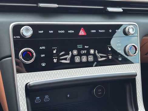 Used 2025 Genesis GV80 3.5T Prestige image 33