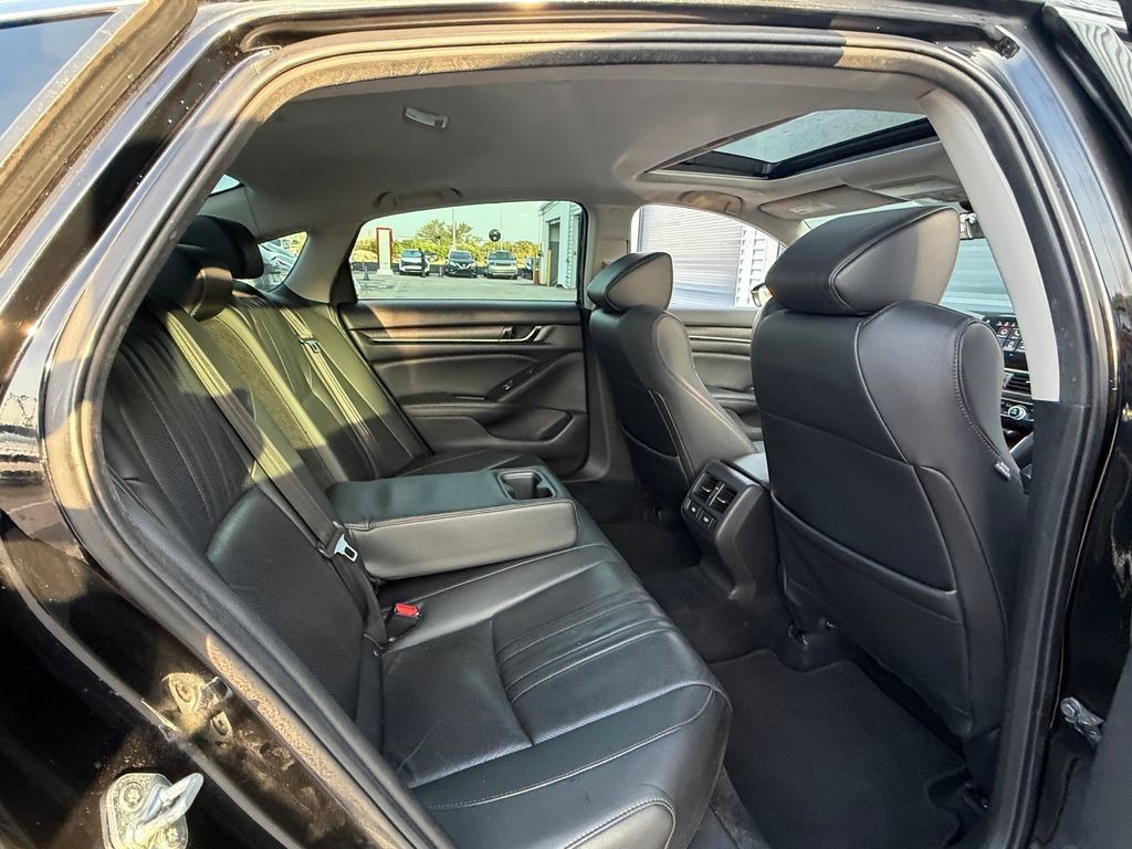 Used 2022 Honda Accord Touring image 16
