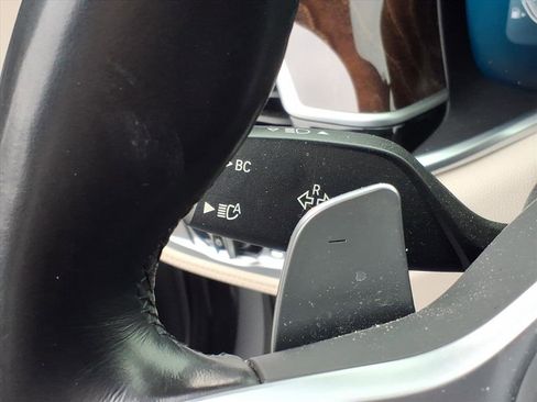 Used 2021 BMW 750i xDrive w/ Executive Package image 18